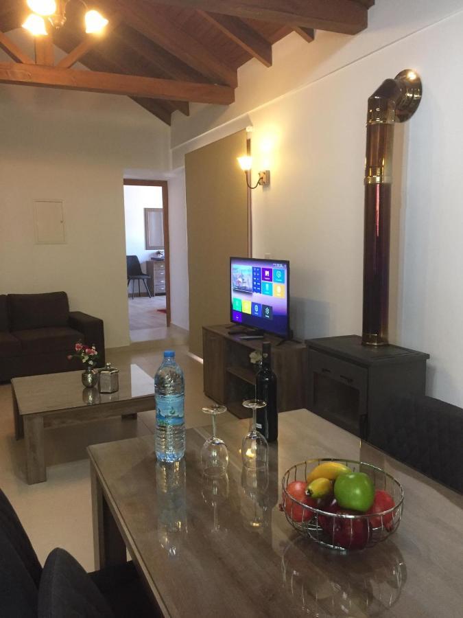 Love Holiday Suite 2 Tris Elies Екстер'єр фото