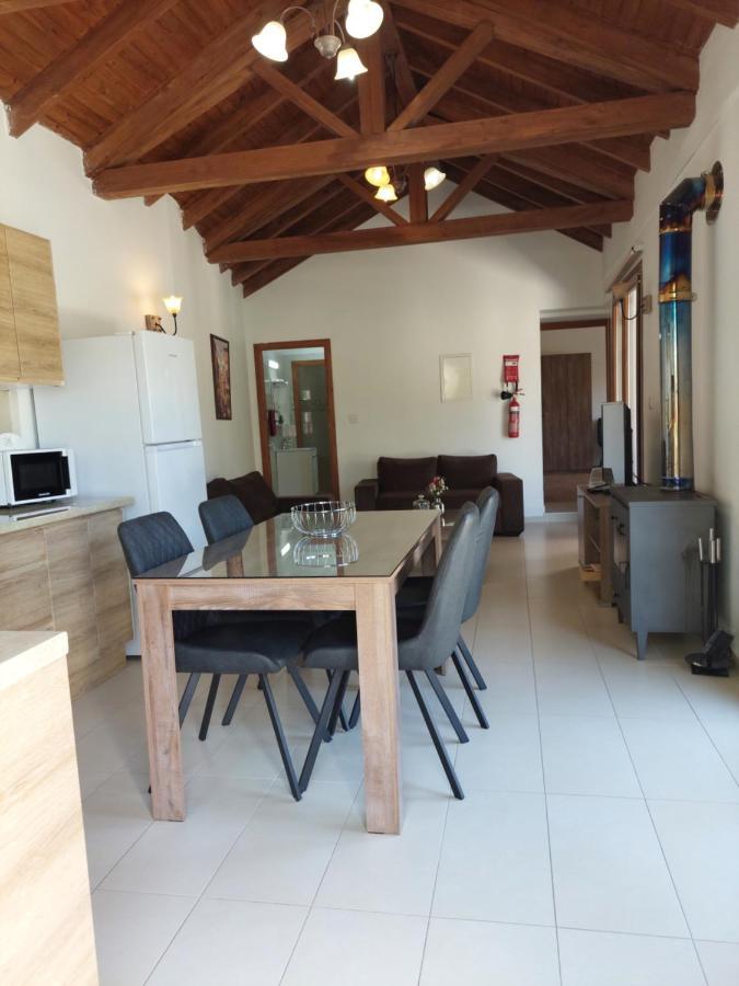Love Holiday Suite 2 Tris Elies Екстер'єр фото