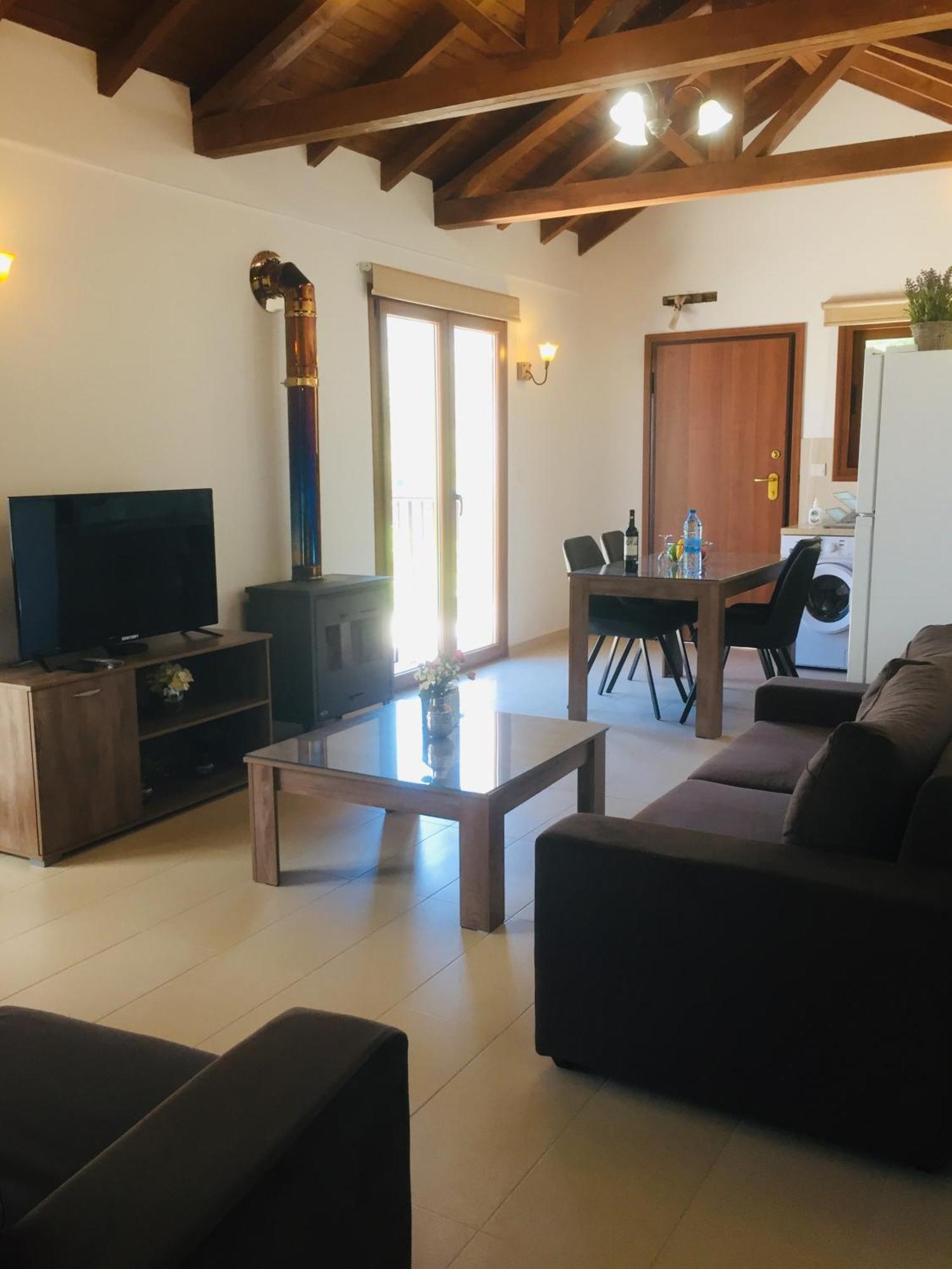 Love Holiday Suite 2 Tris Elies Екстер'єр фото